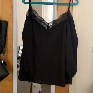 Women’s Long Sleeve Cold Shoulder top w. lace